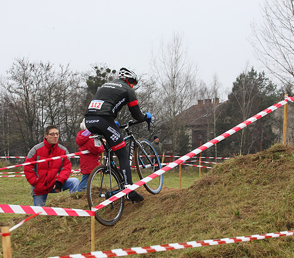 Balassagyarmat CycloCross futam, Fésüs