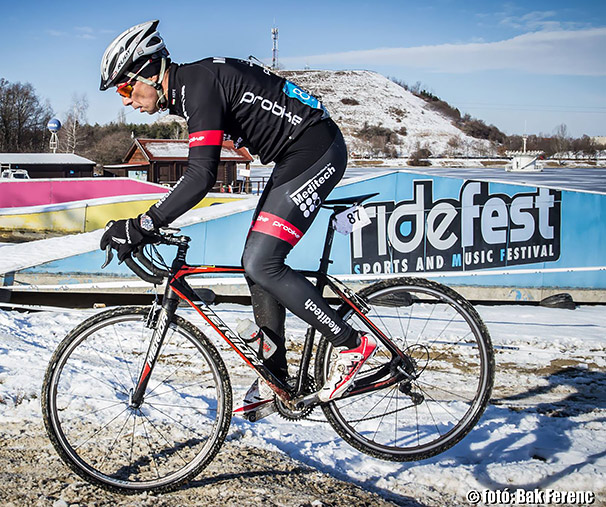 Linartech Kupa Kecskemét, a 2017-es CycloCross, kerék a levegőben