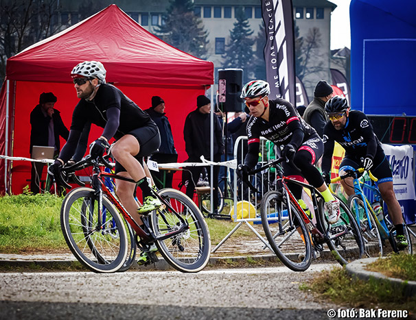 Veszprém Cross 2017 - első kanyar